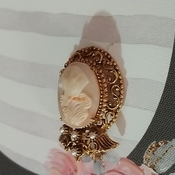 VTG Florenza Shell Cameo Brooch - Picture 6 of 7